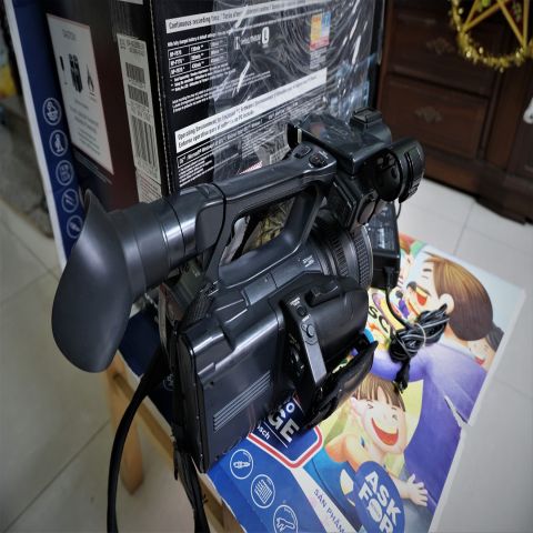 Máy quay chuyên dụng Sony HDR-AX2000 mới đẹp