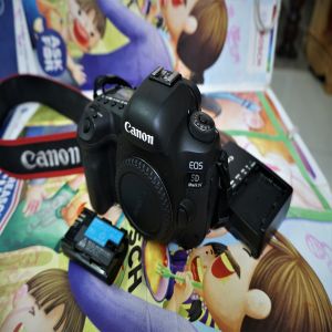 Body Máy ảnh Canon EOS 5D Mark IV mới đẹp